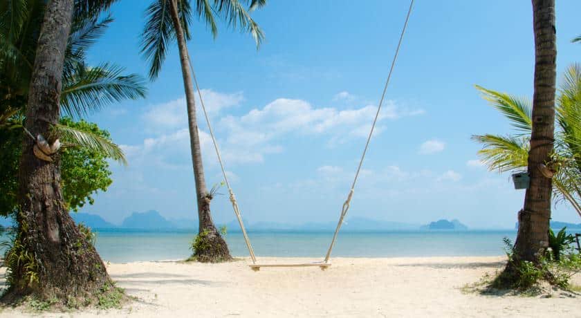 Plage et balançoire à Koh Yao Noi